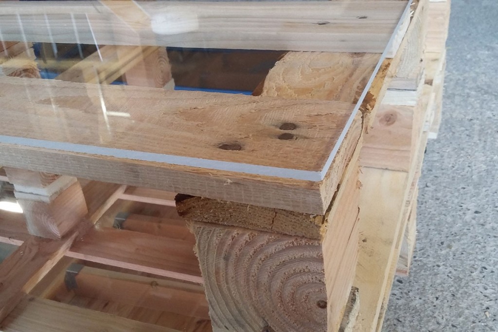 Comment bricoler un protège-table en acrylique ?