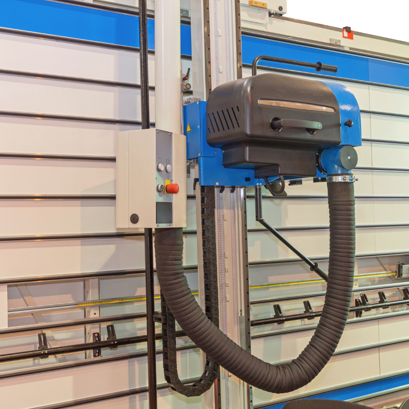 Scie à panneau verticale