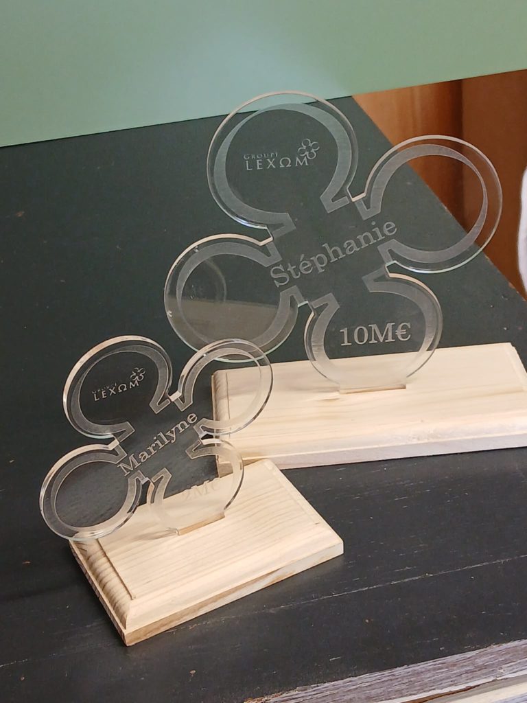 Trophée plexiglas & bois