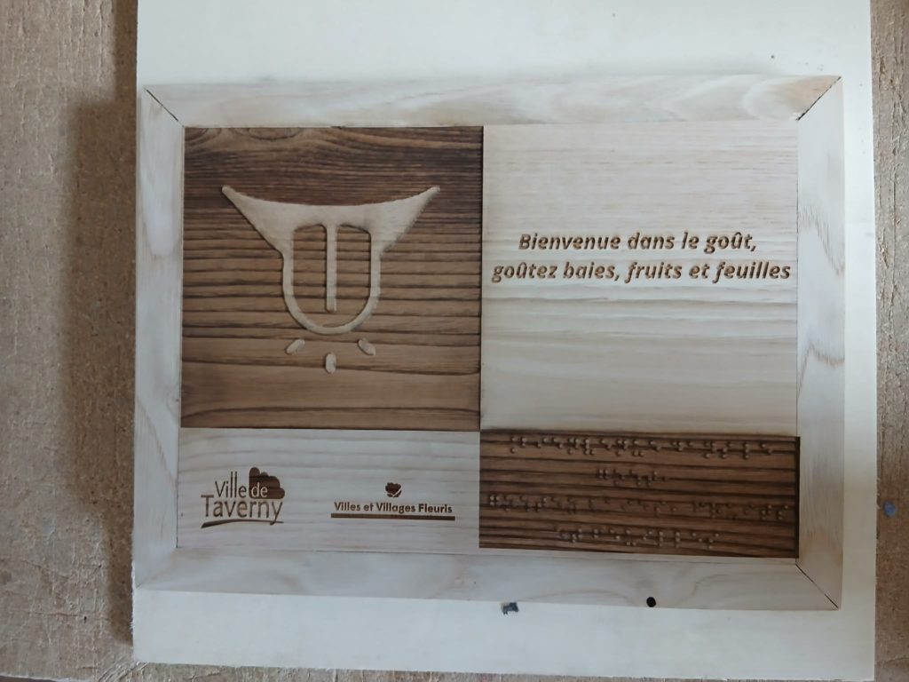 Tablette signalétique en bois