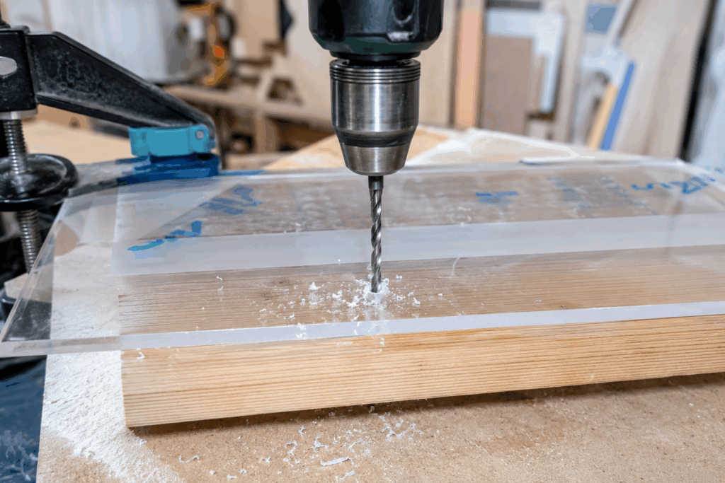 Percer du plexiglas